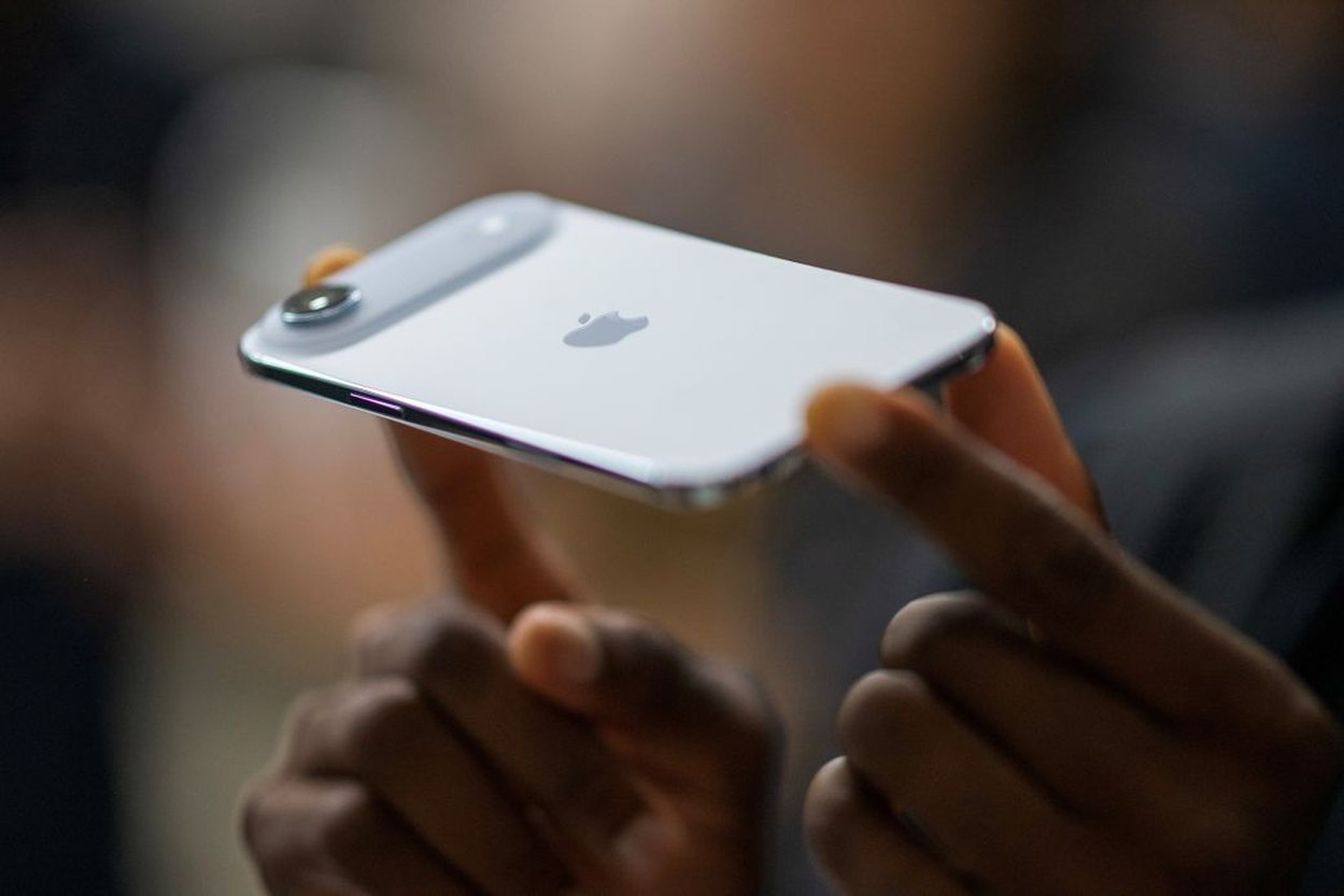 iPhone 2027
